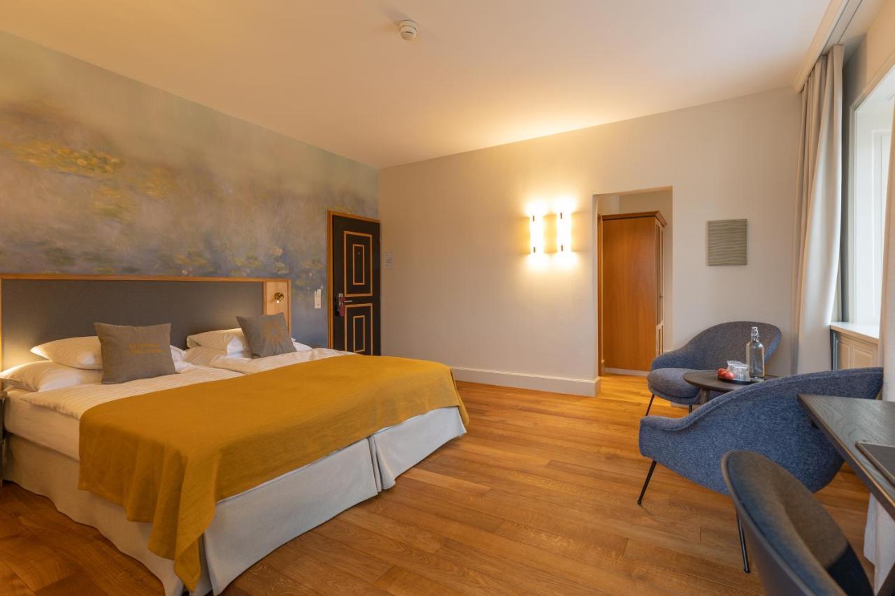 Deluxe Room Lake